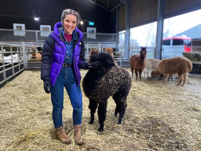 Helen Skelton at farm.